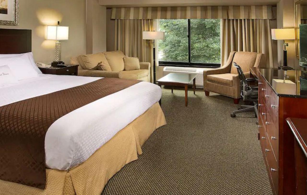 מלון Doubletree By Hilton Charlotte Airport מראה חיצוני תמונה