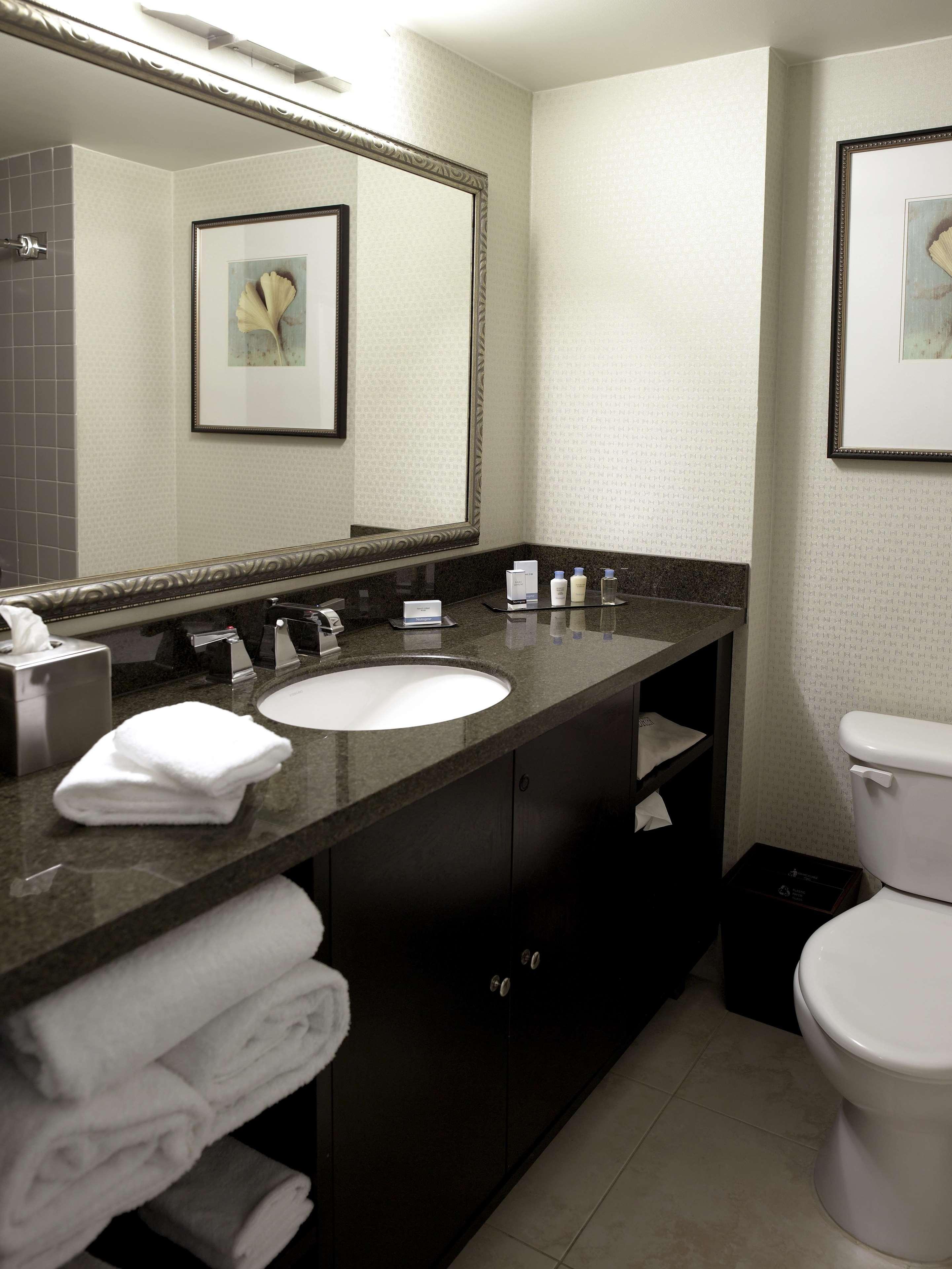 מלון Doubletree By Hilton Charlotte Airport מראה חיצוני תמונה