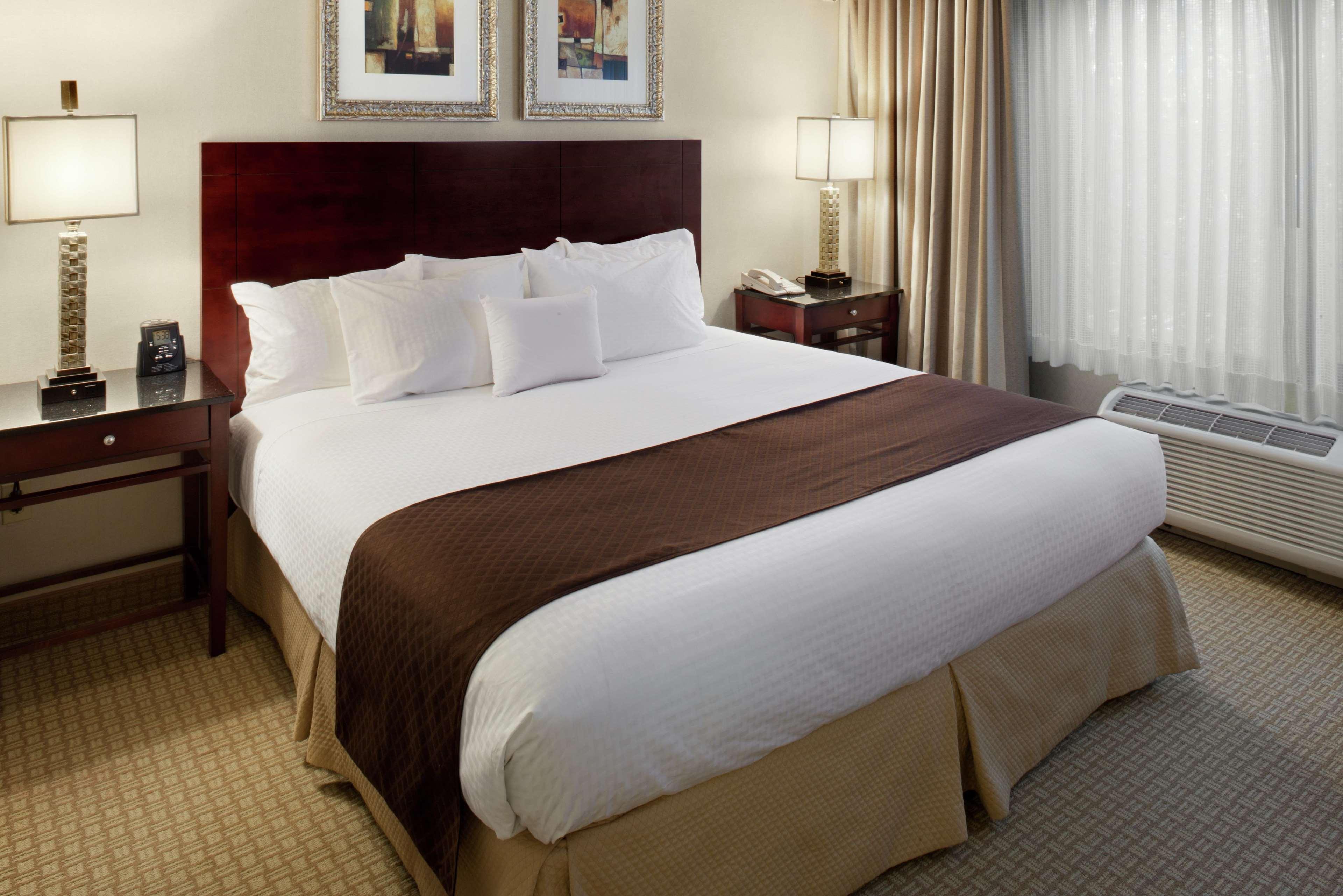 מלון Doubletree By Hilton Charlotte Airport חדר תמונה