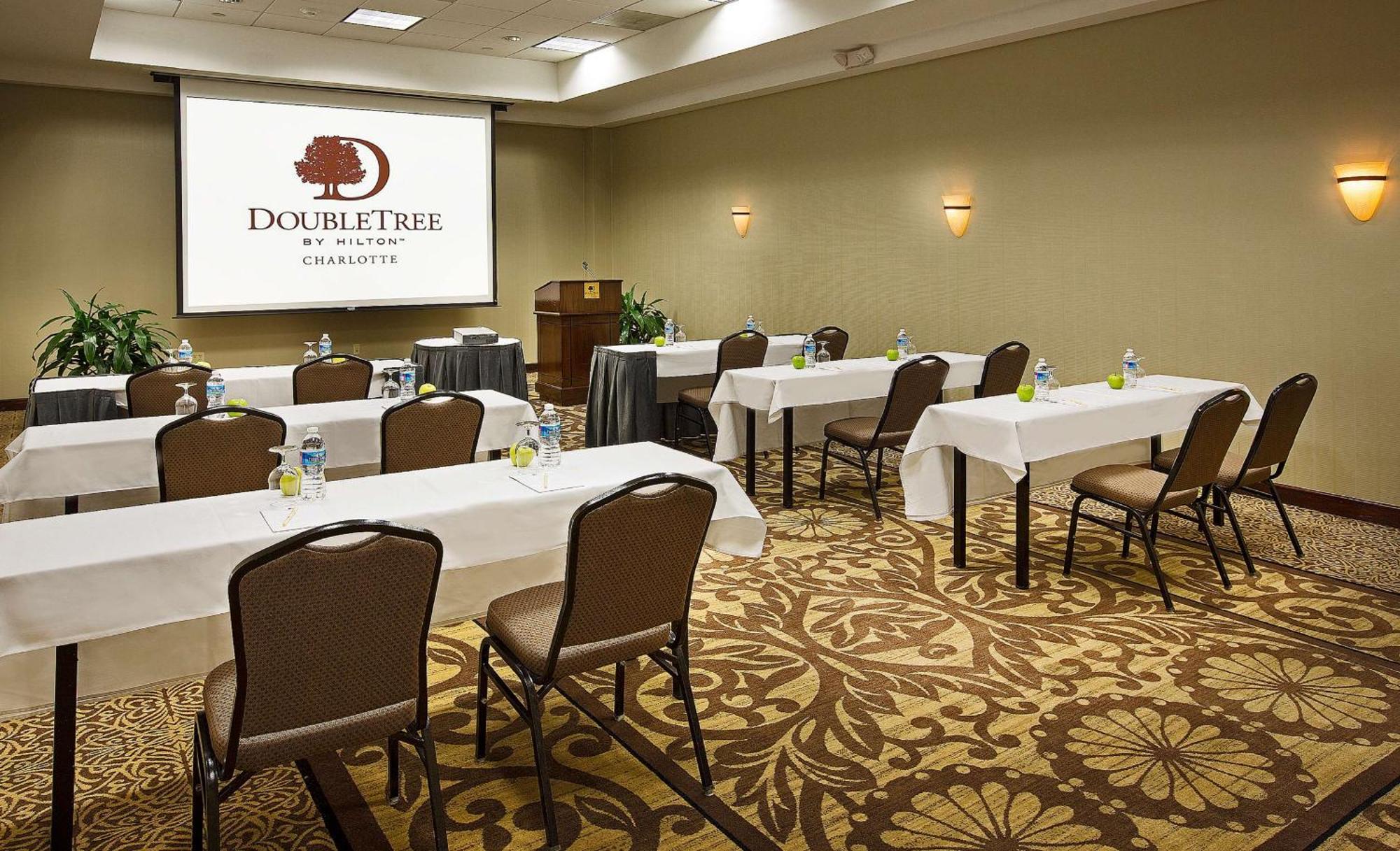 מלון Doubletree By Hilton Charlotte Airport מראה חיצוני תמונה