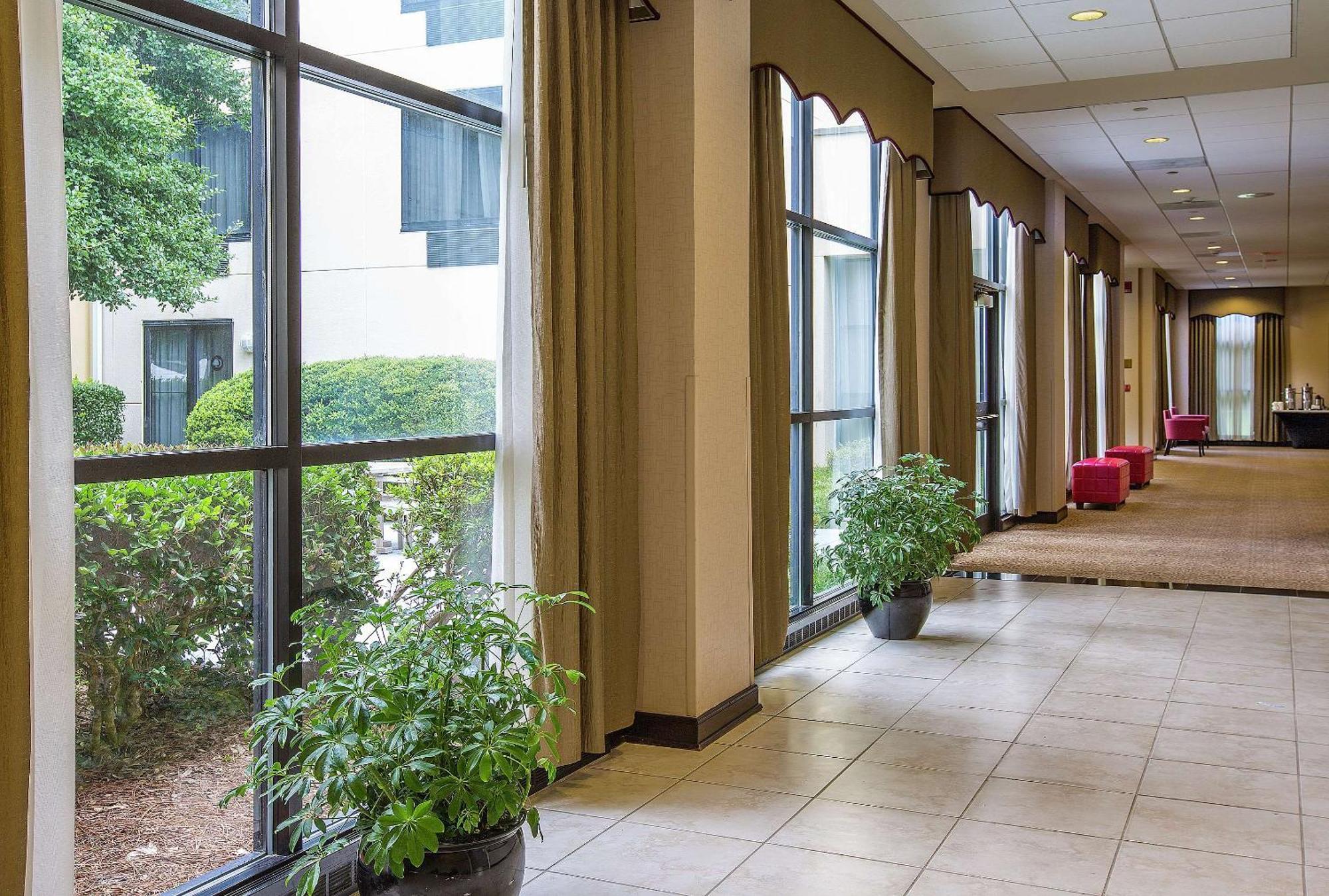 מלון Doubletree By Hilton Charlotte Airport מראה חיצוני תמונה
