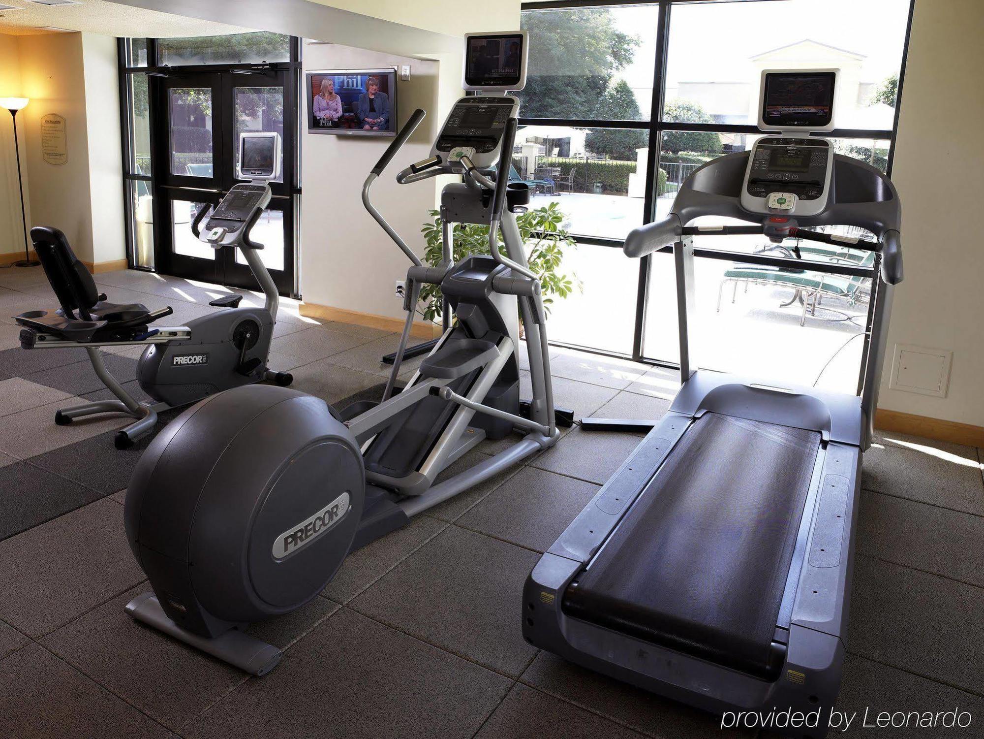 מלון Doubletree By Hilton Charlotte Airport מראה חיצוני תמונה